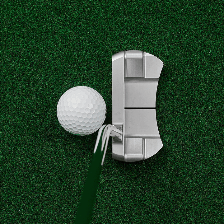 Bettinardi Studio Stock 7 Putter with ball on green mat